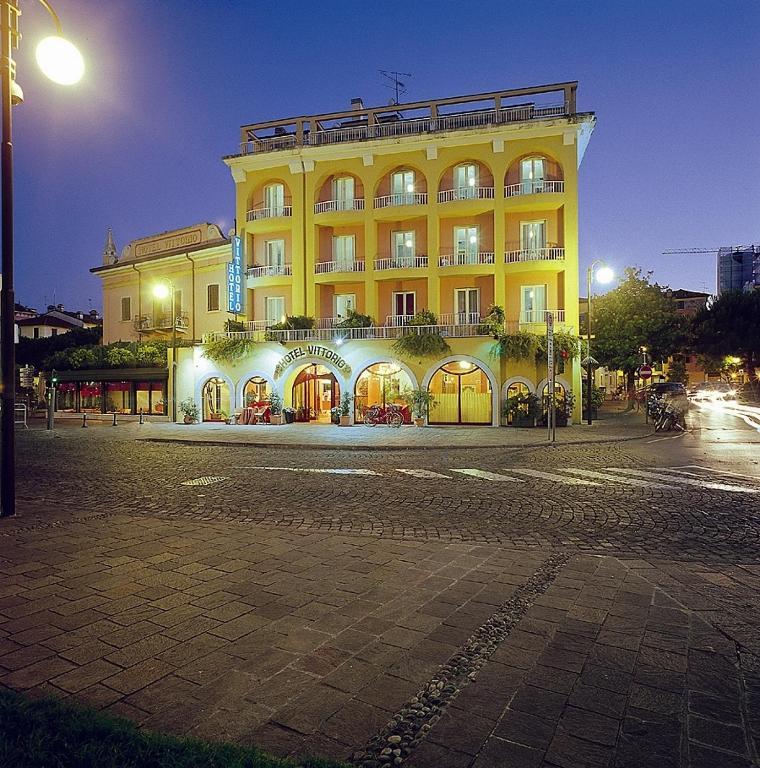 Hotel Vittorio Desenzano del Garda Eksteriør bilde